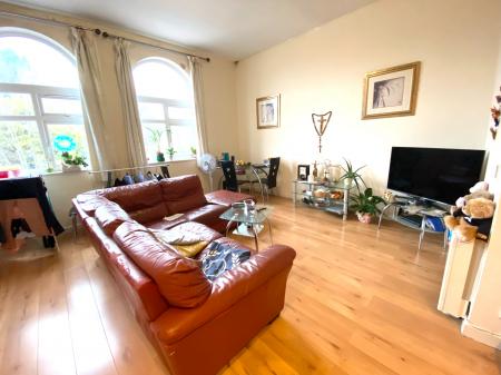 Flat Kinross Road in Manchester