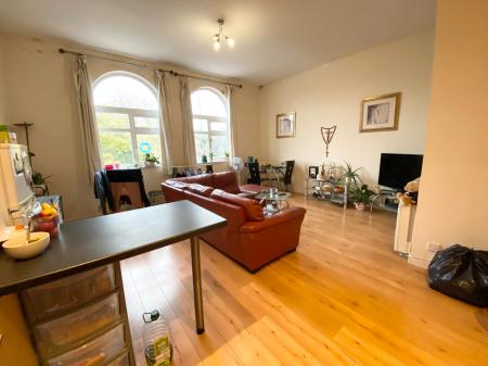 Flat Kinross Road in Manchester