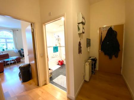 Flat Kinross Road in Manchester
