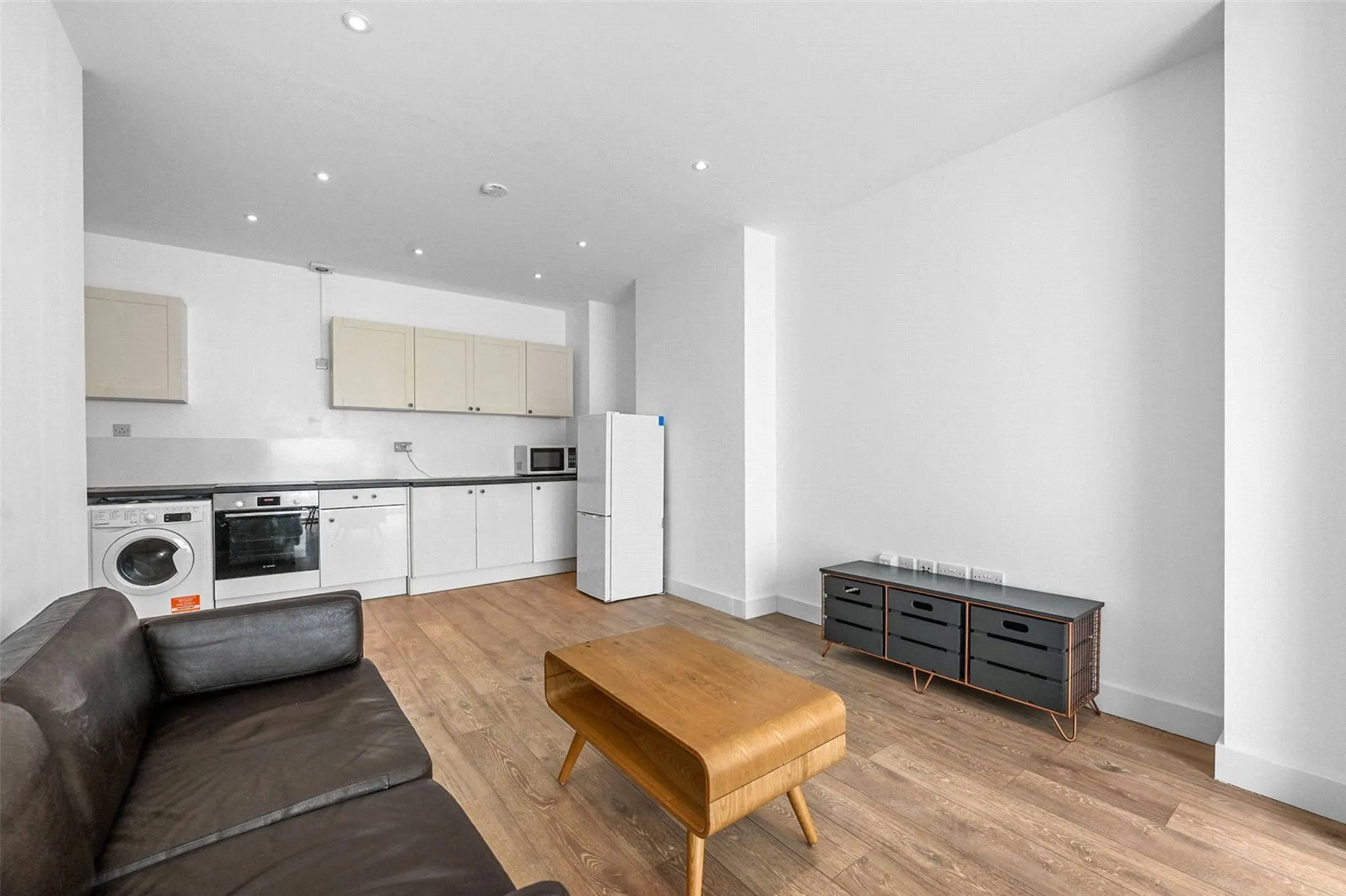 Flat Ellingfort Road in London