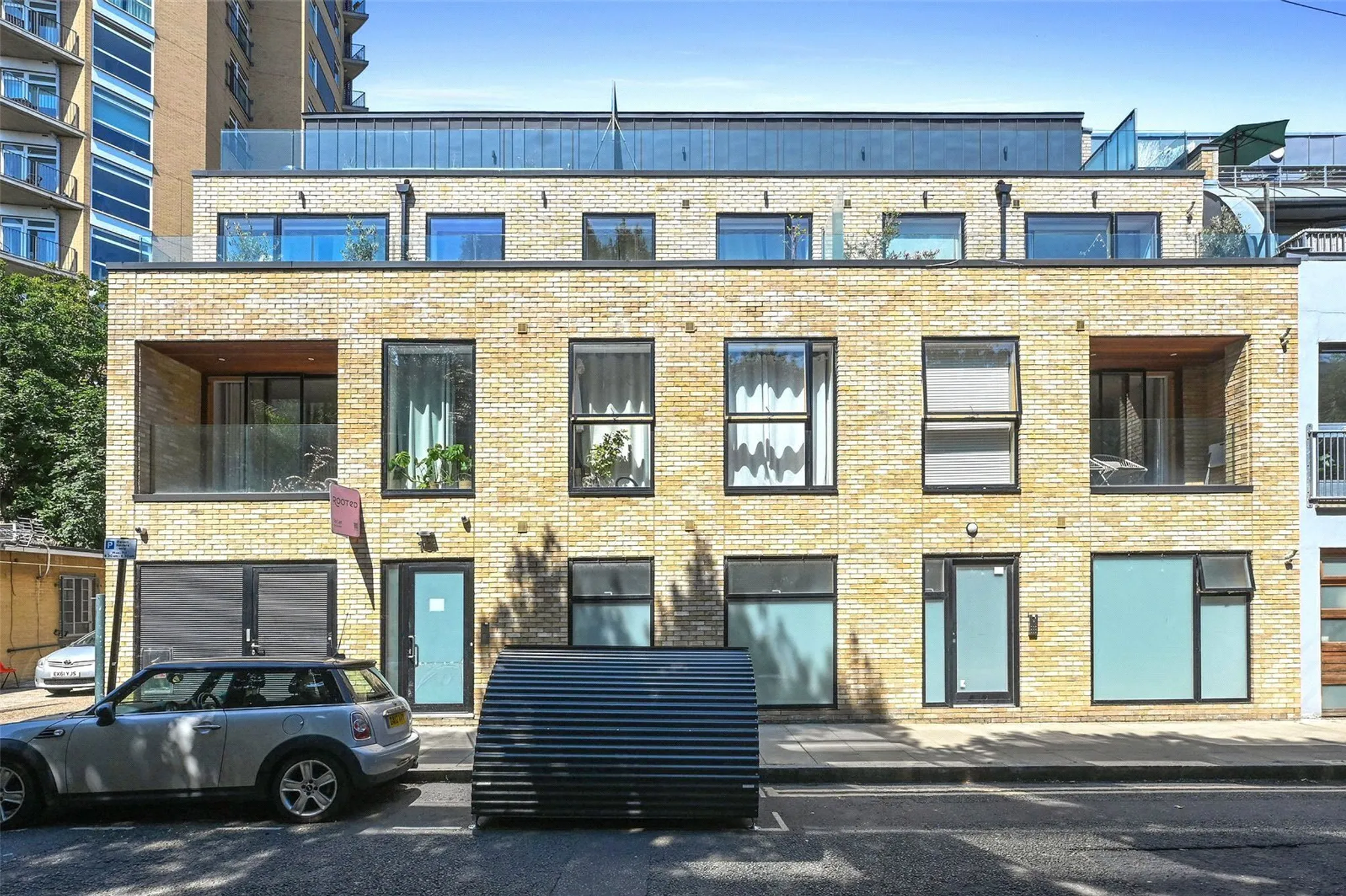 Flat Ellingfort Road in London