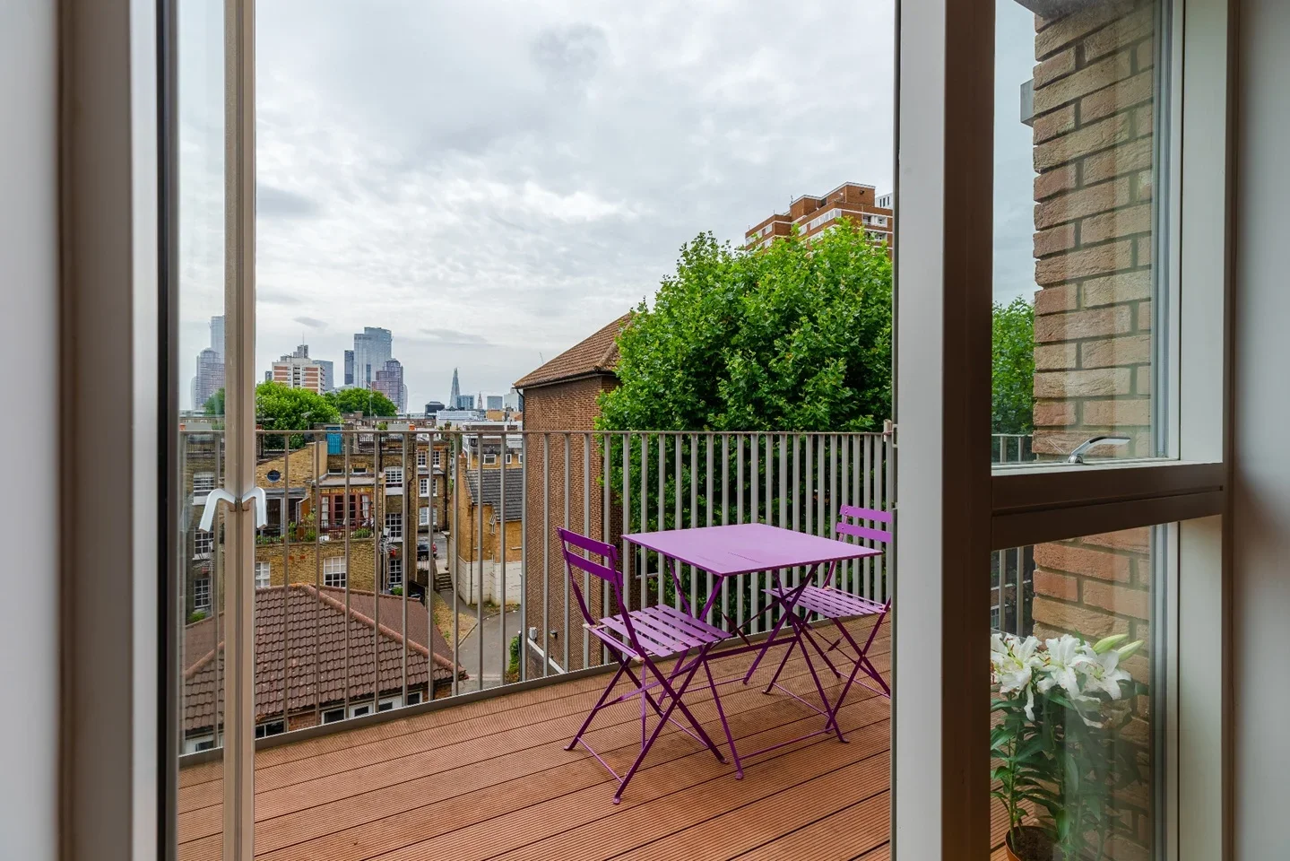 Flat Bevenden Street in Greater London