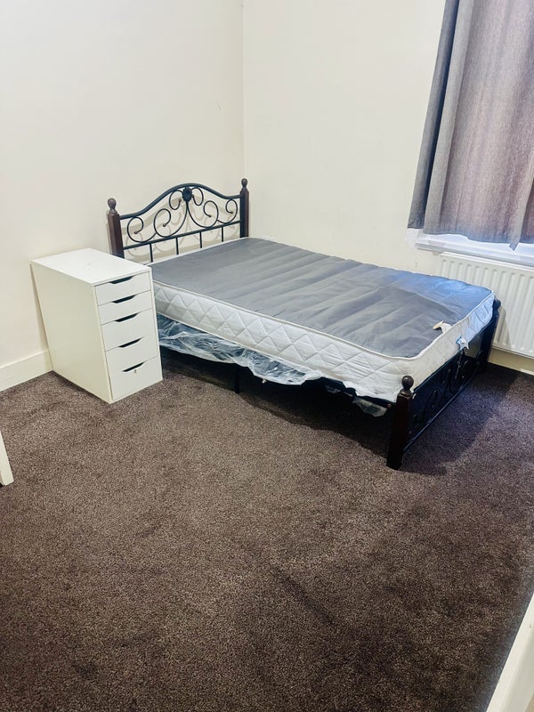 Room Clifton Avenue in Greater London
