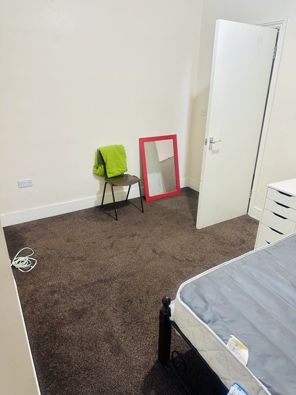 Room Clifton Avenue in Greater London