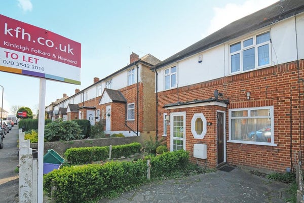 Flat Errol Gardens in London