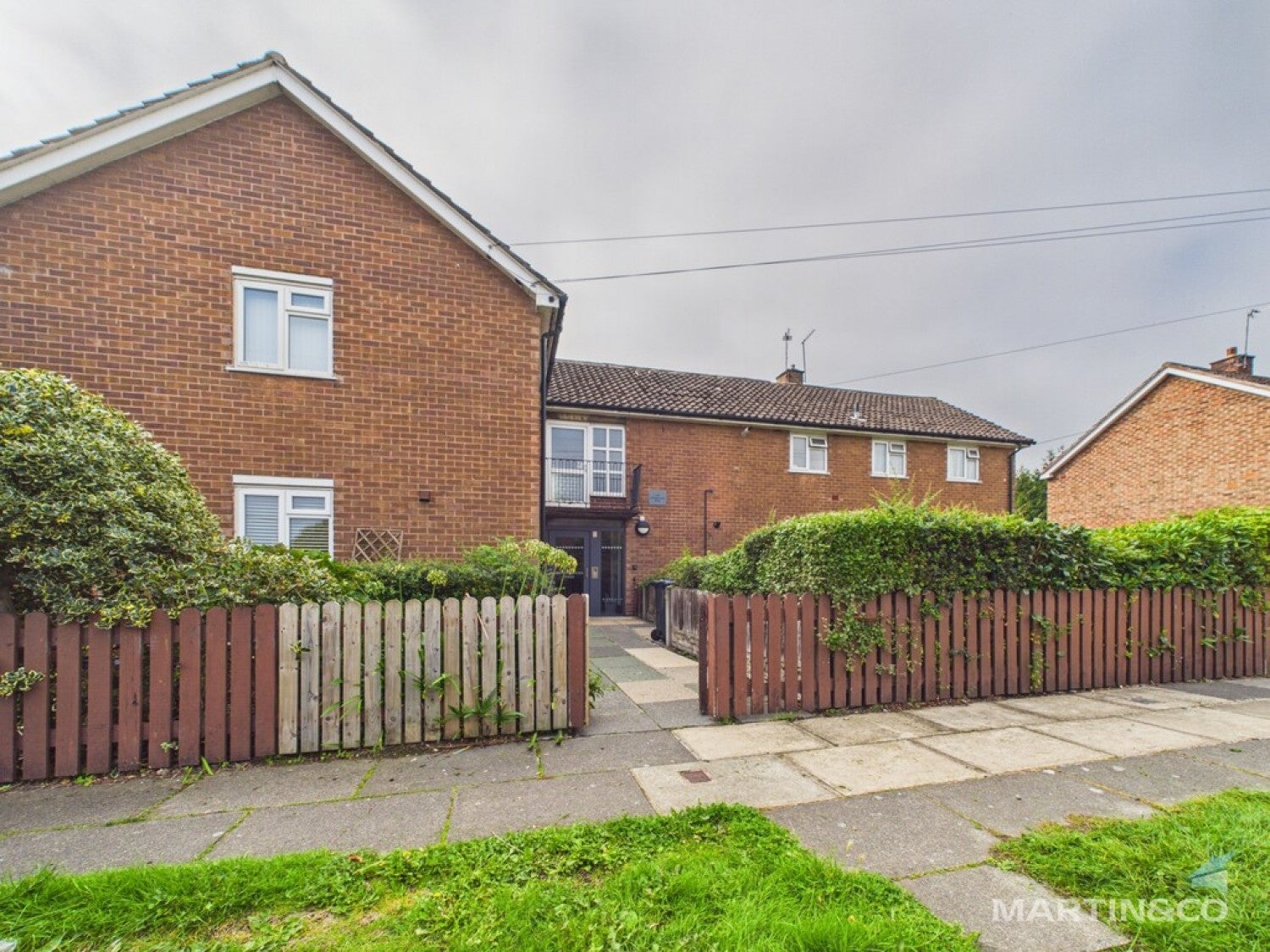 Flat Inman Road in Moreton
