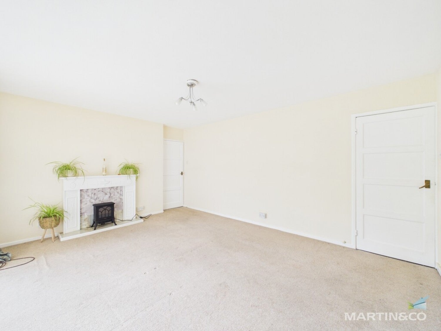 Flat Inman Road in Moreton
