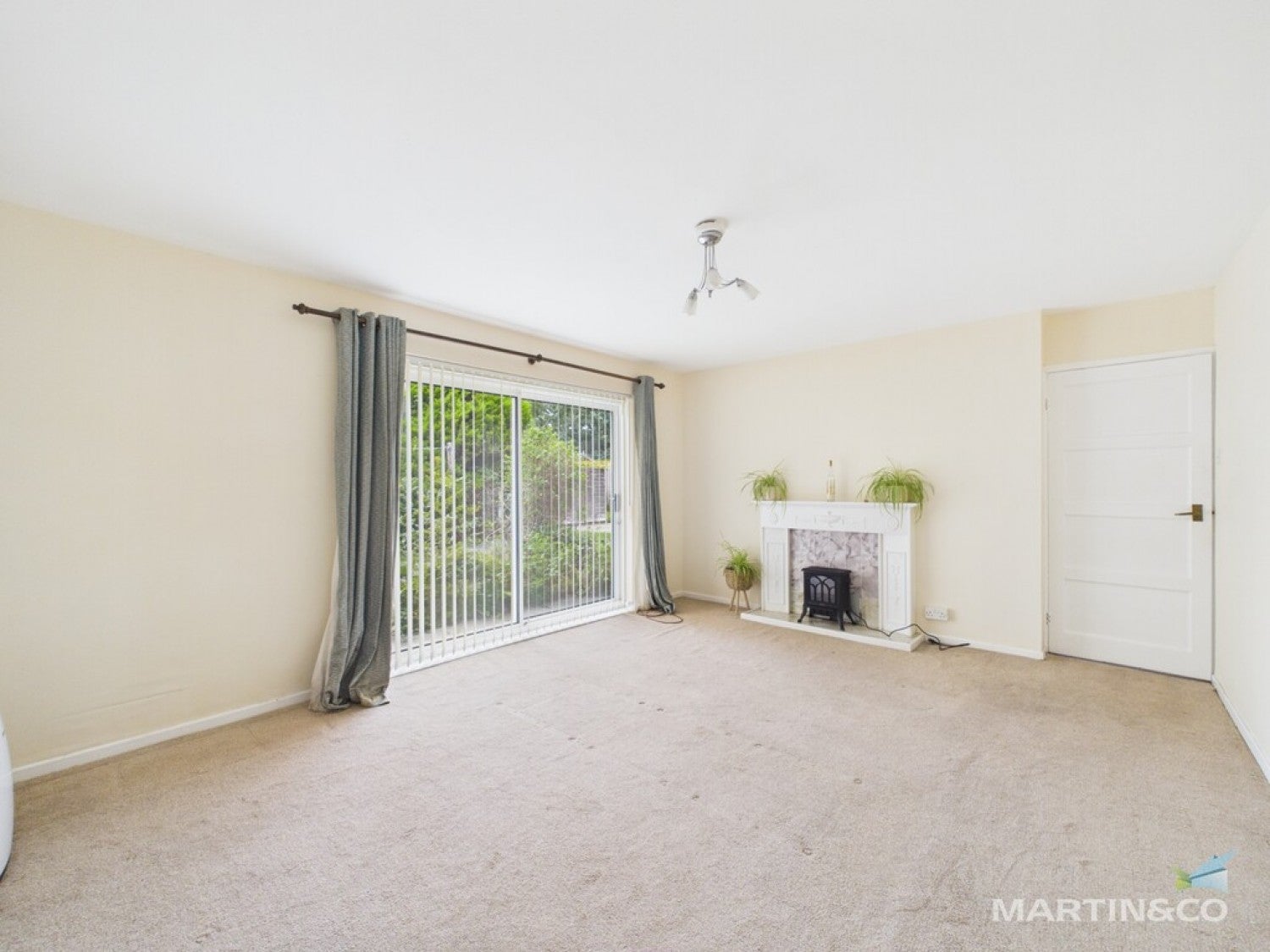 Flat Inman Road in Moreton