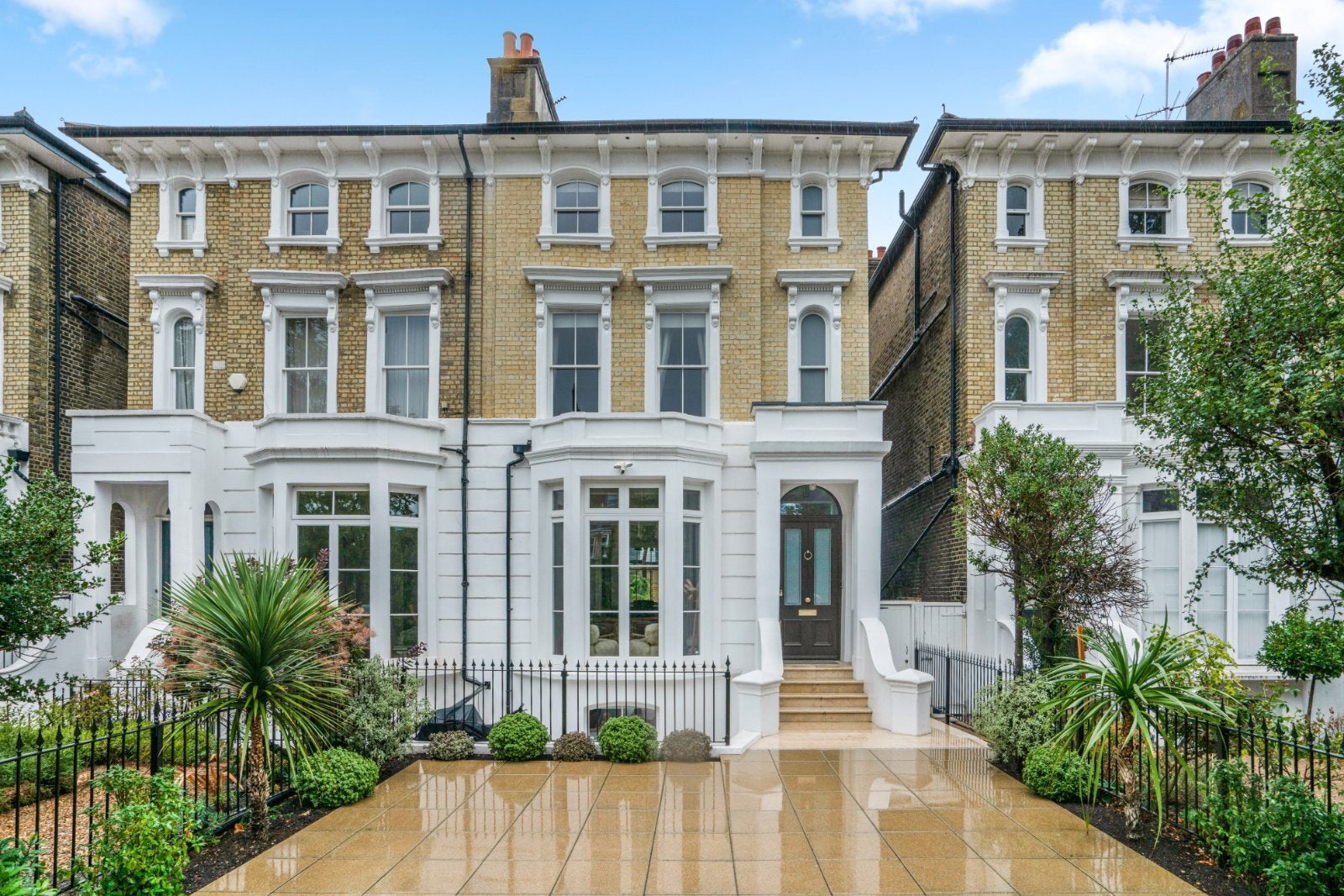 House Lonsdale Road in Greater London