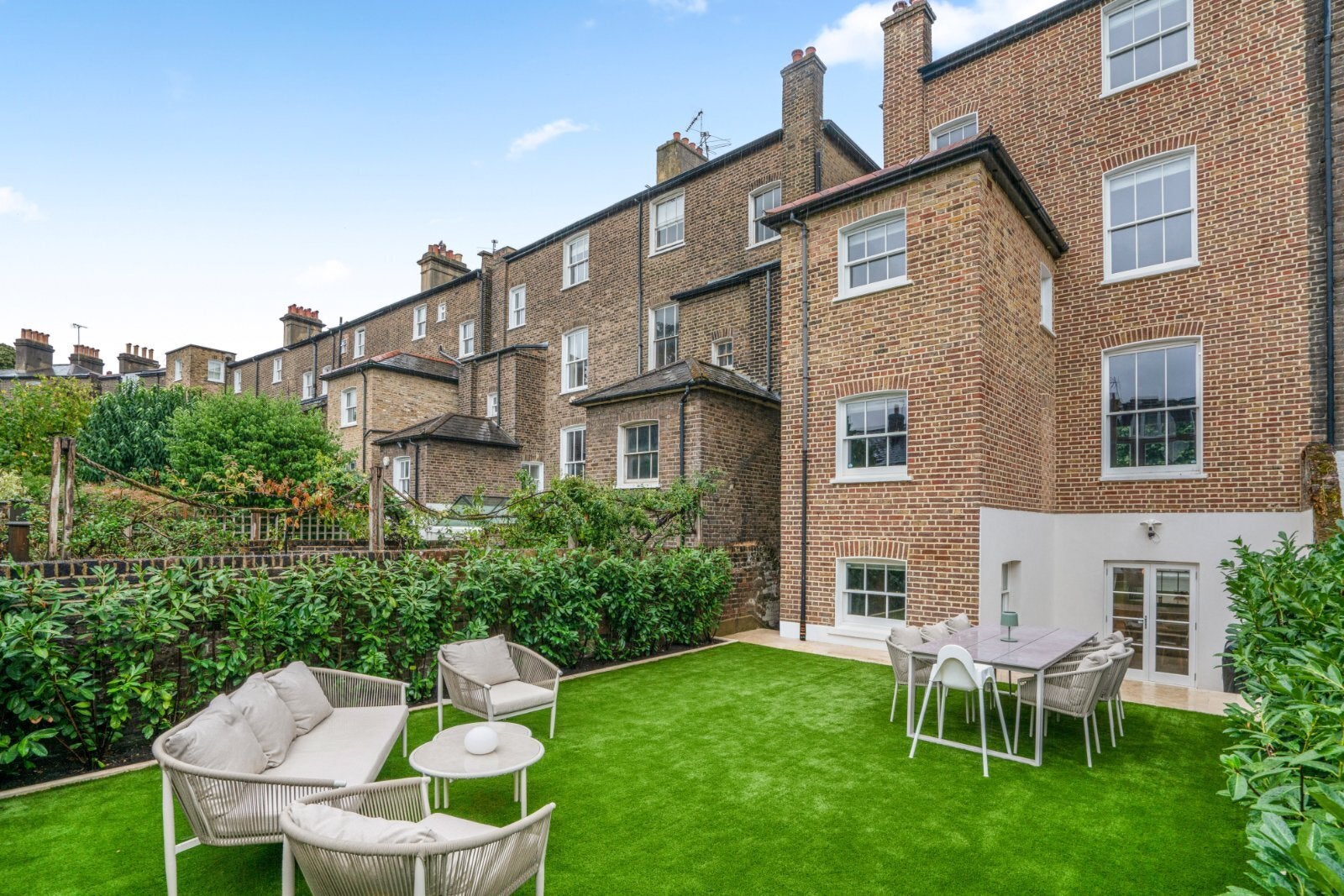 House Lonsdale Road in Greater London