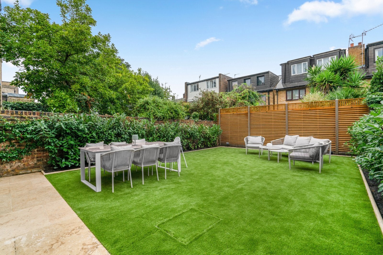 House Lonsdale Road in Greater London