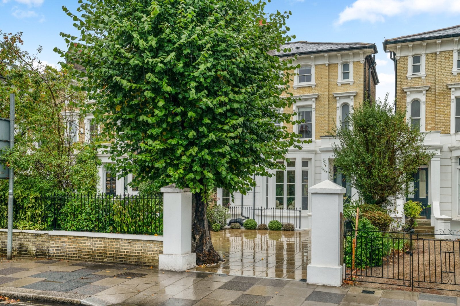 House Lonsdale Road in Greater London