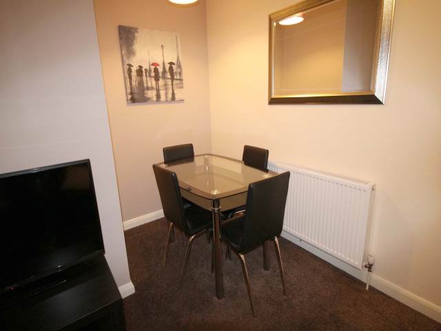 Room Burley Road in Leeds