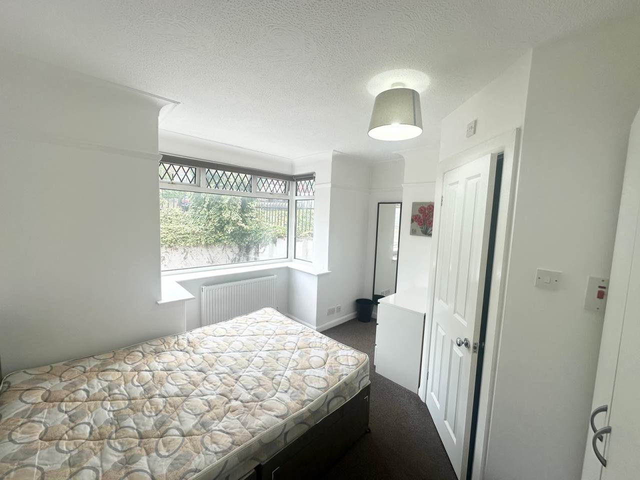 Room Burley Road in Leeds