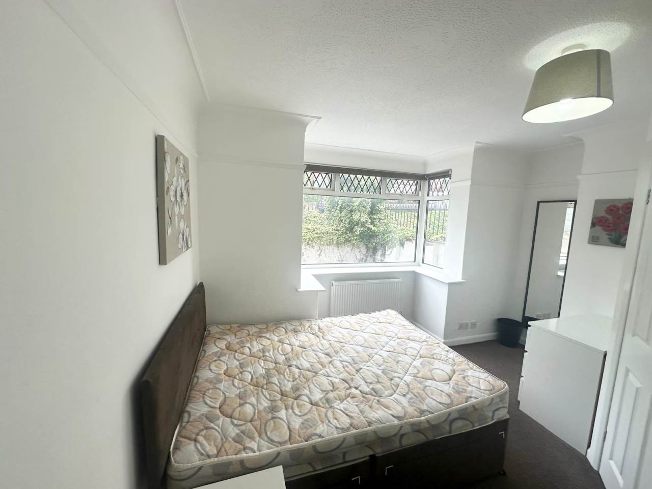 Room Burley Road in Leeds