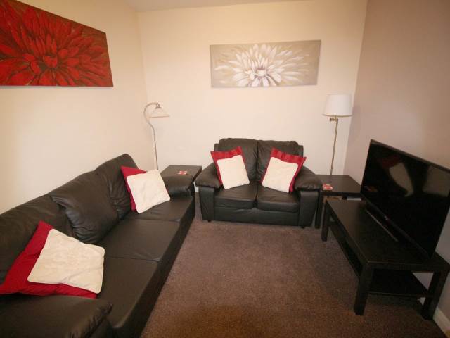 Room Burley Road in Leeds