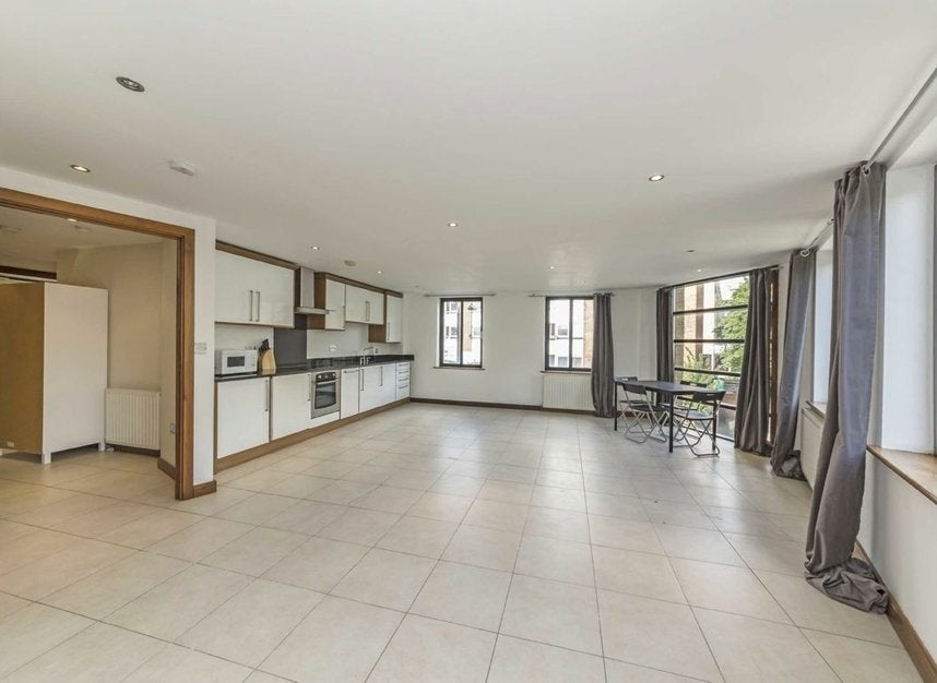 Flat Marsden Street in Greater London