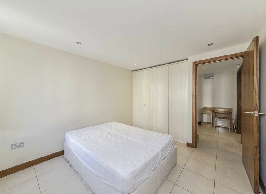 Flat Marsden Street in Greater London