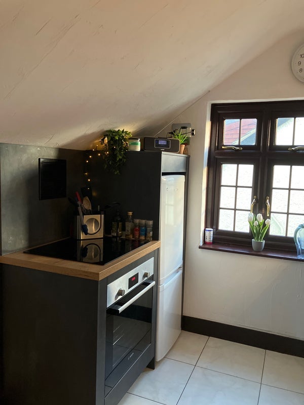Room London Road in Crawley