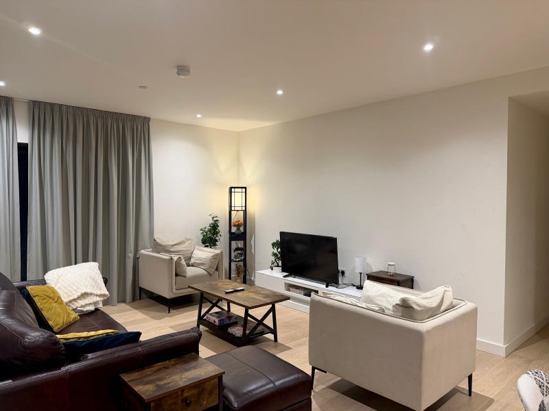 Room Royal Crest Avenue in Greater London