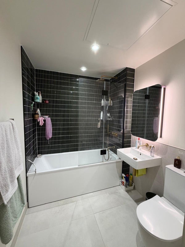 Room Royal Crest Avenue in Greater London