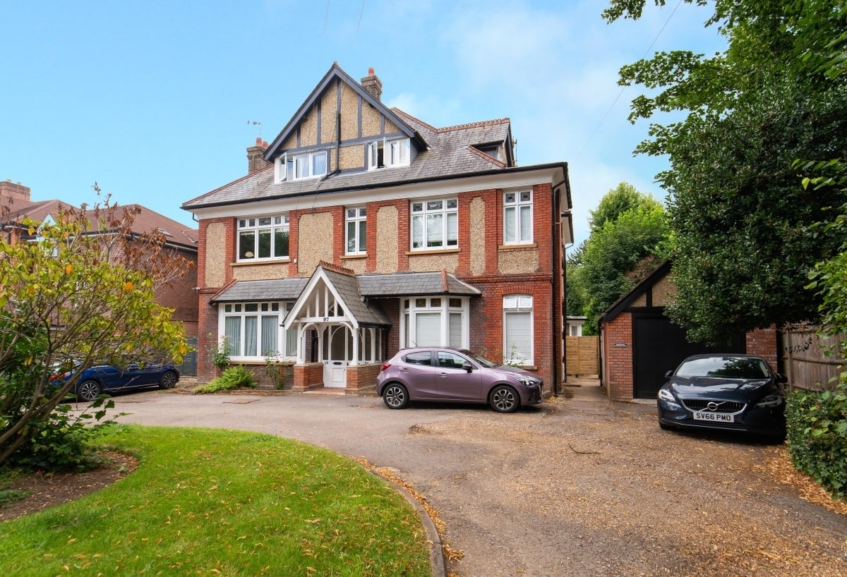 Flat Biskra in Watford