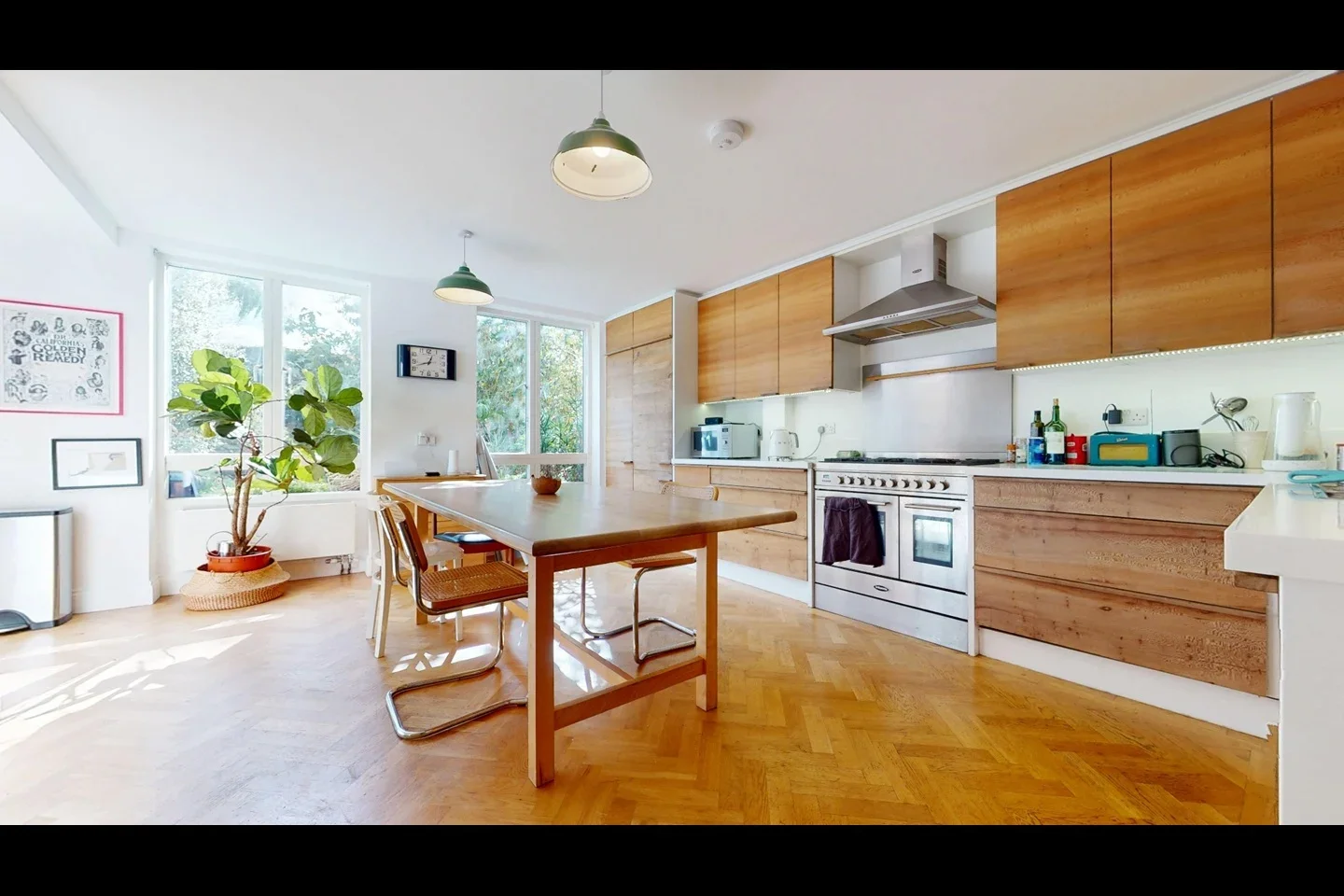 Flat Holly Grove in Greater London