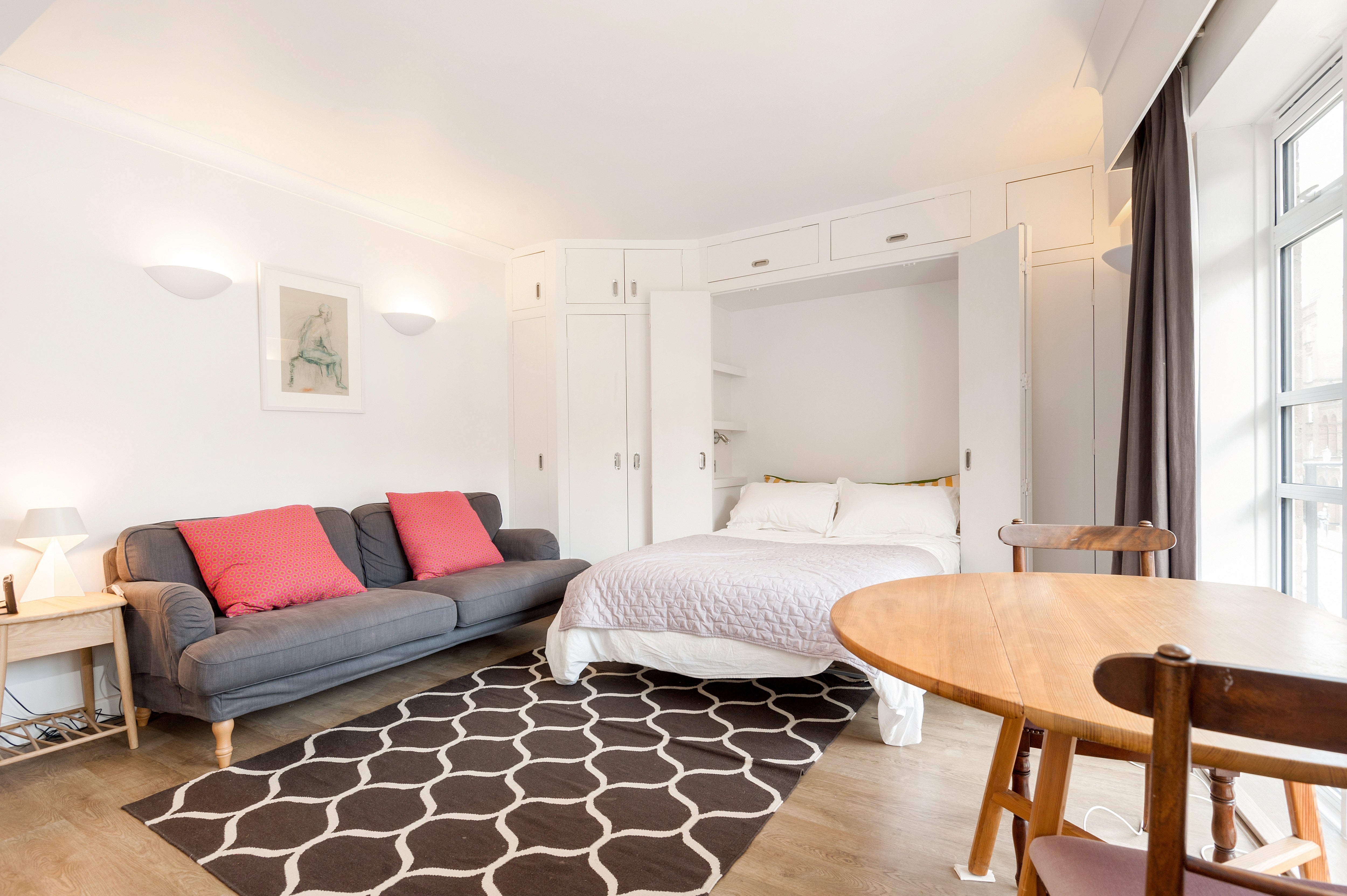 Flat Courtfield Gardens in Greater London