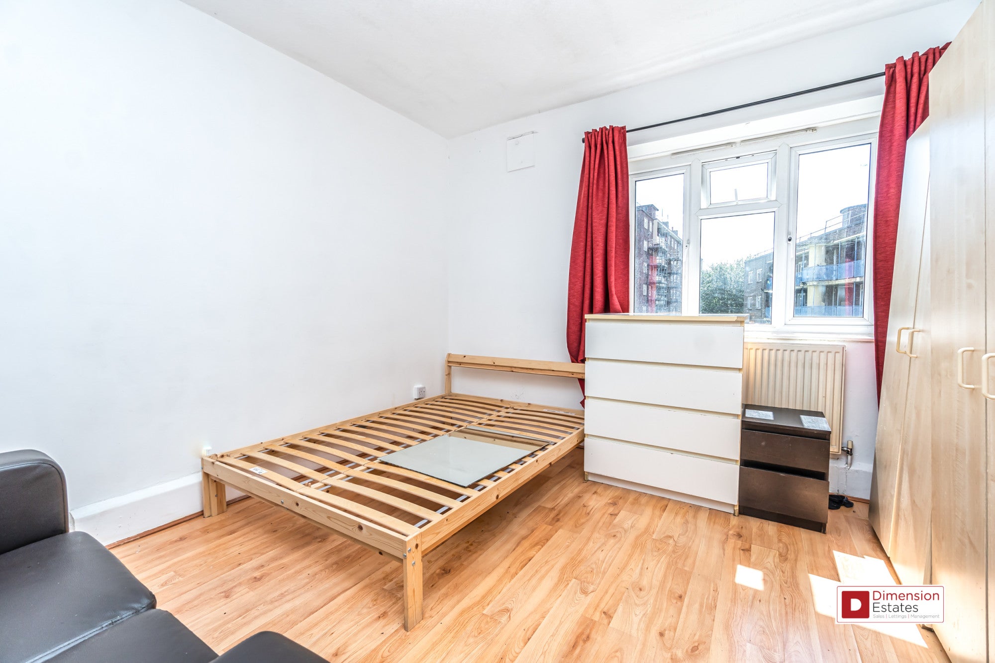 Flat Whiston Road in Greater London