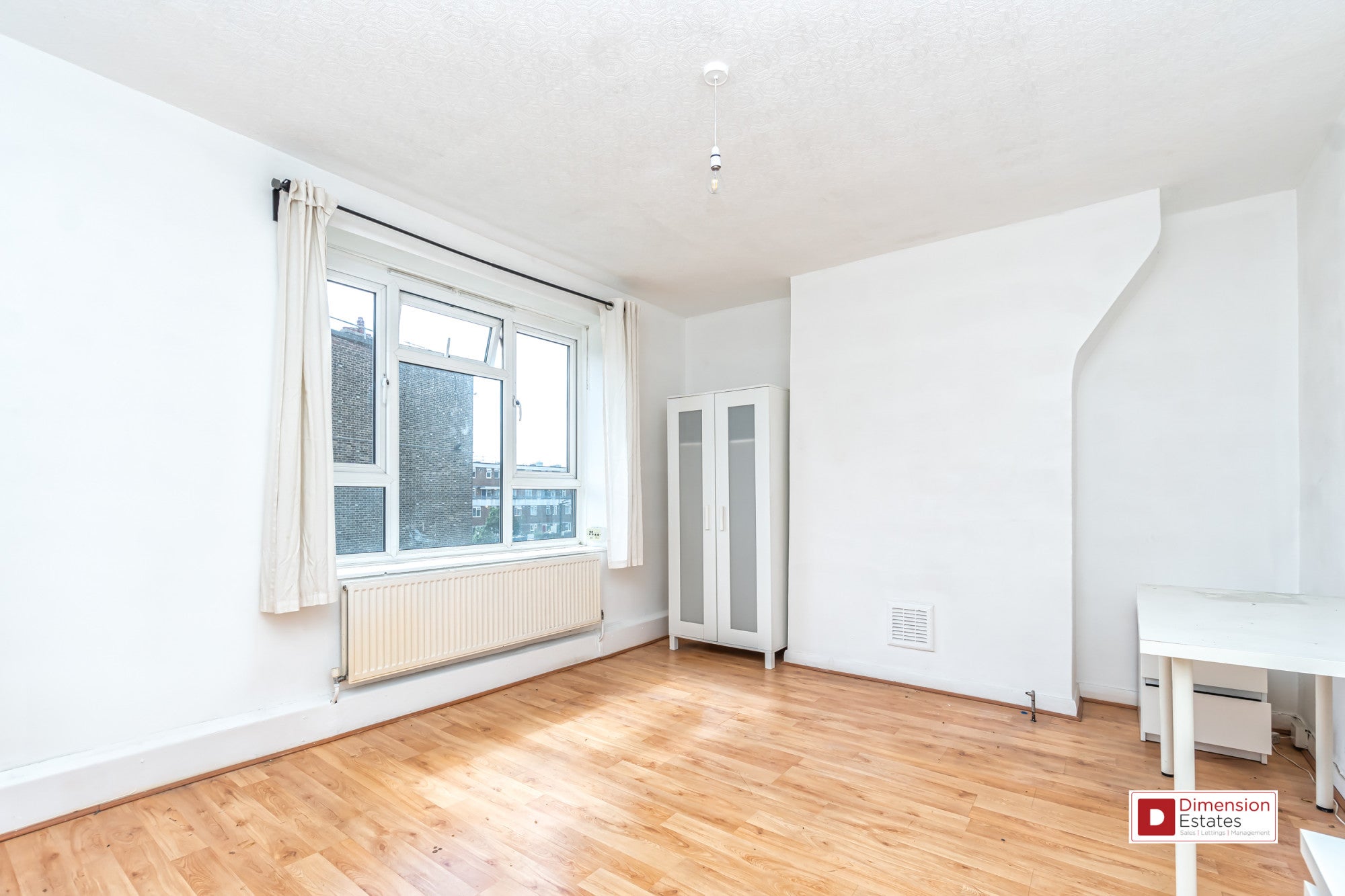 Flat Whiston Road in Greater London