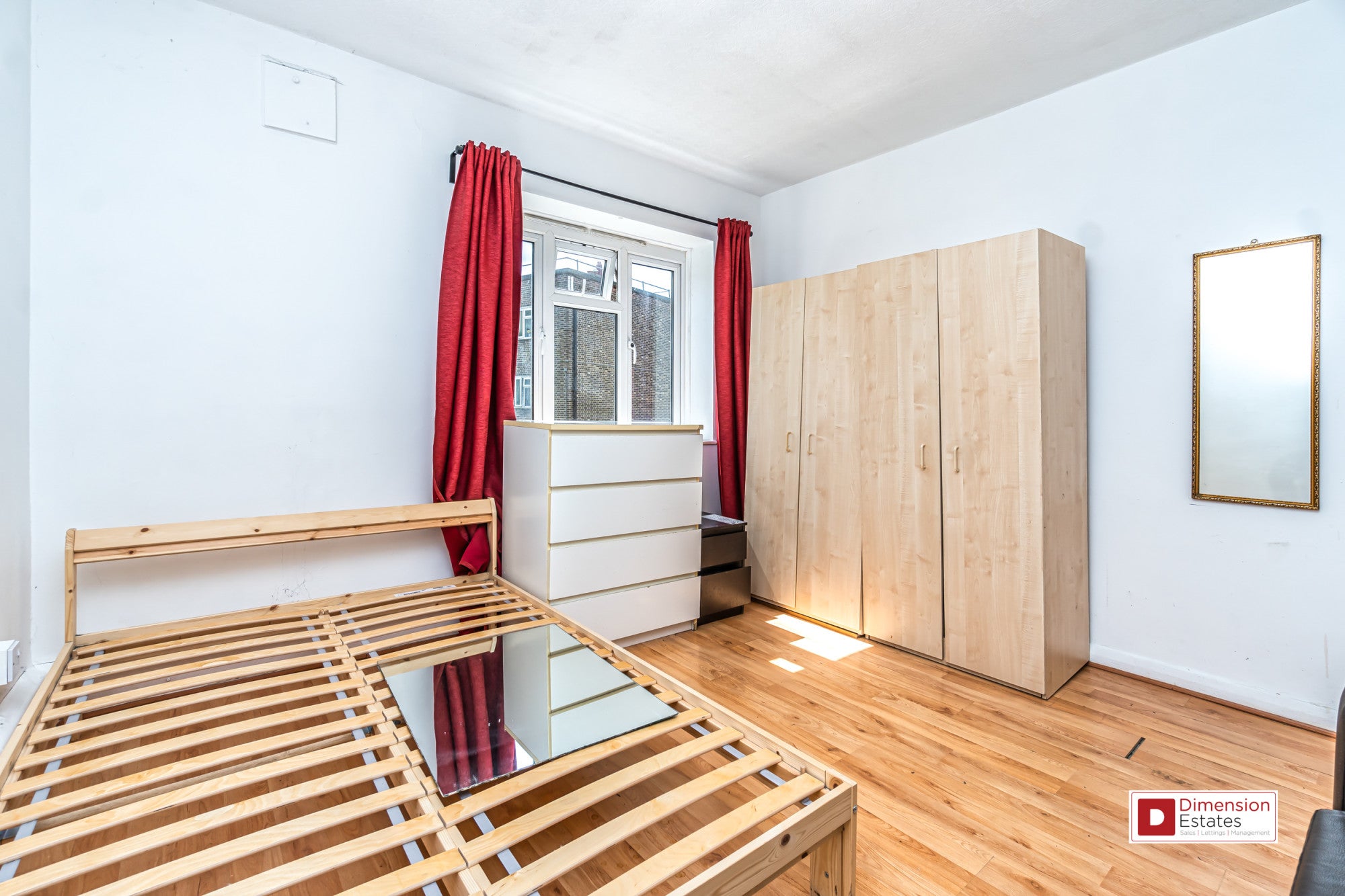 Flat Whiston Road in Greater London