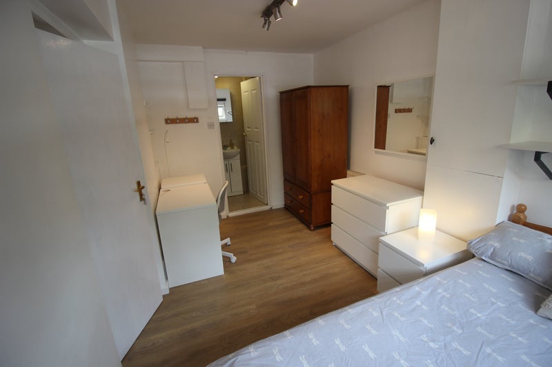 Room Fowey Close in Greater London