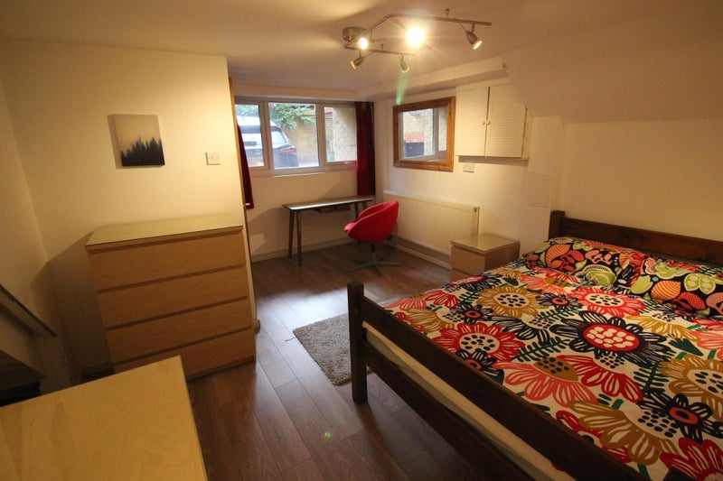Room Fowey Close in Greater London