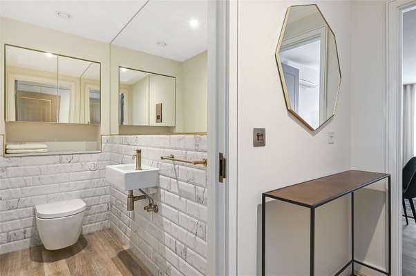 Flat Brompton Road in Greater London