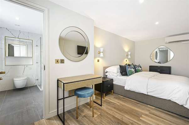 Flat Brompton Road in Greater London