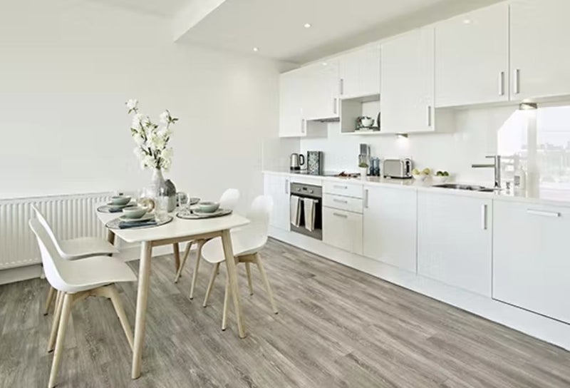 Flat Silvertown Way in Greater London