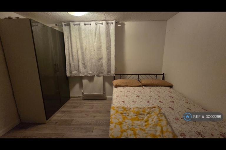 Room Kettering Road in Greater London