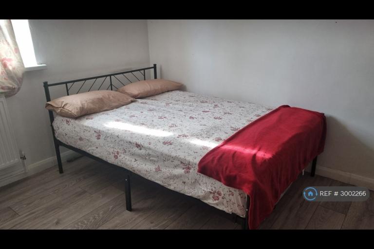 Room Kettering Road in Greater London