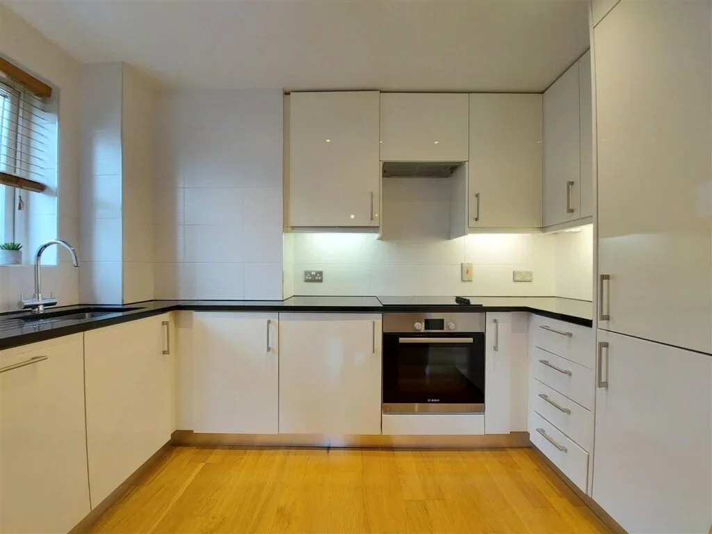 Flat Eaton Road in Greater London