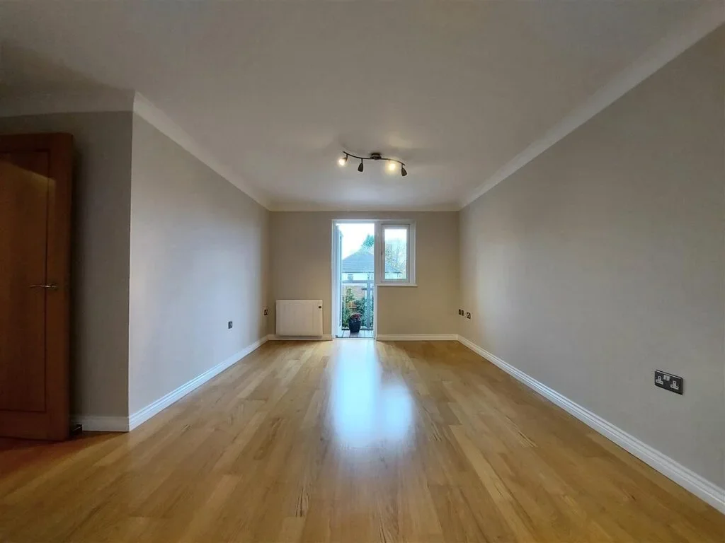 Flat Eaton Road in Greater London