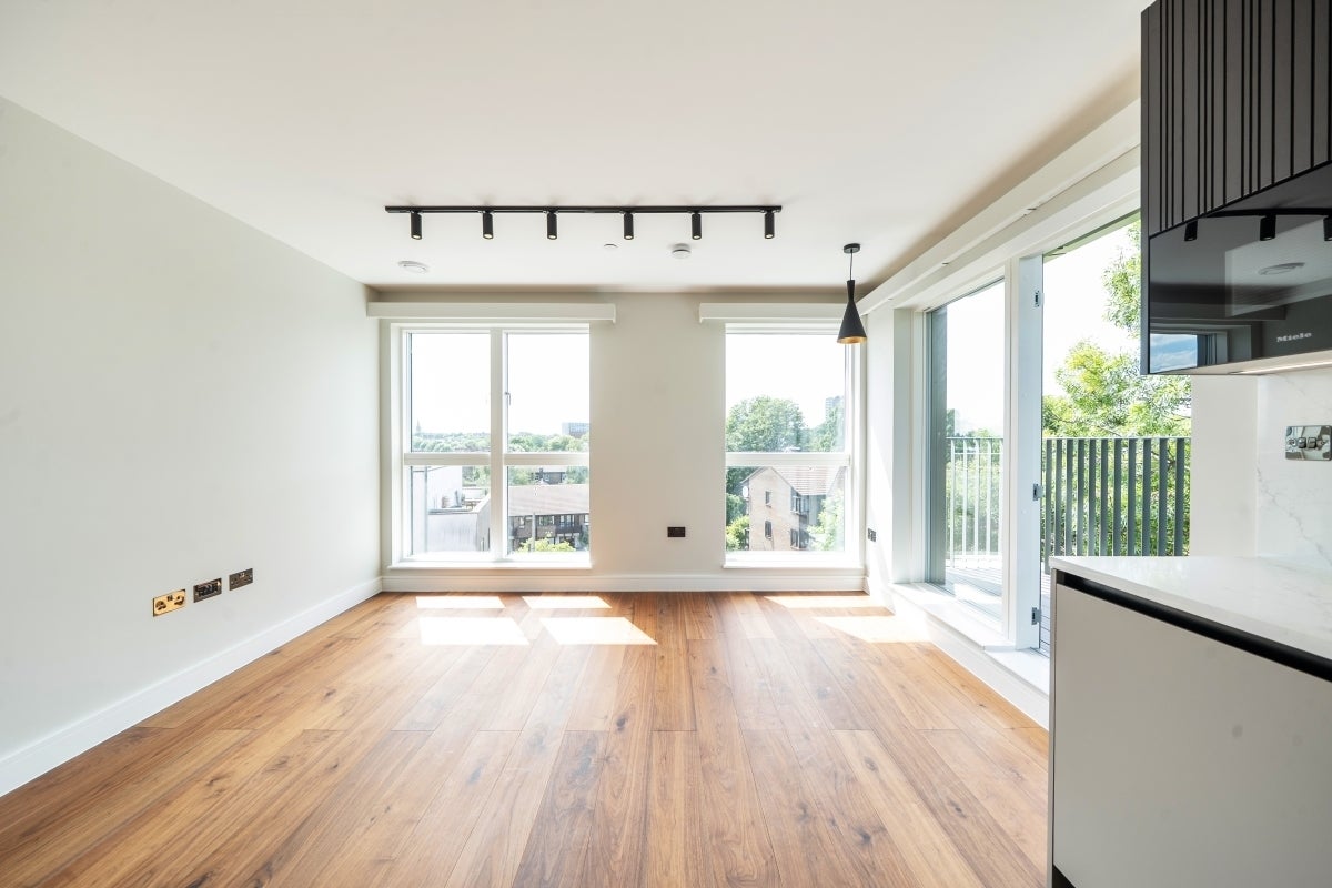 Flat Maygrove Road in Greater London