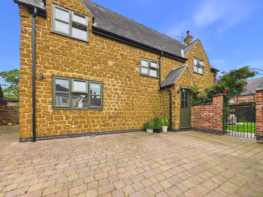 House Westthorpe in Ashley