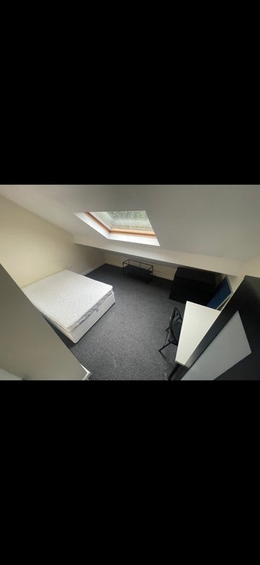 Room Rhymney Street in Cardiff