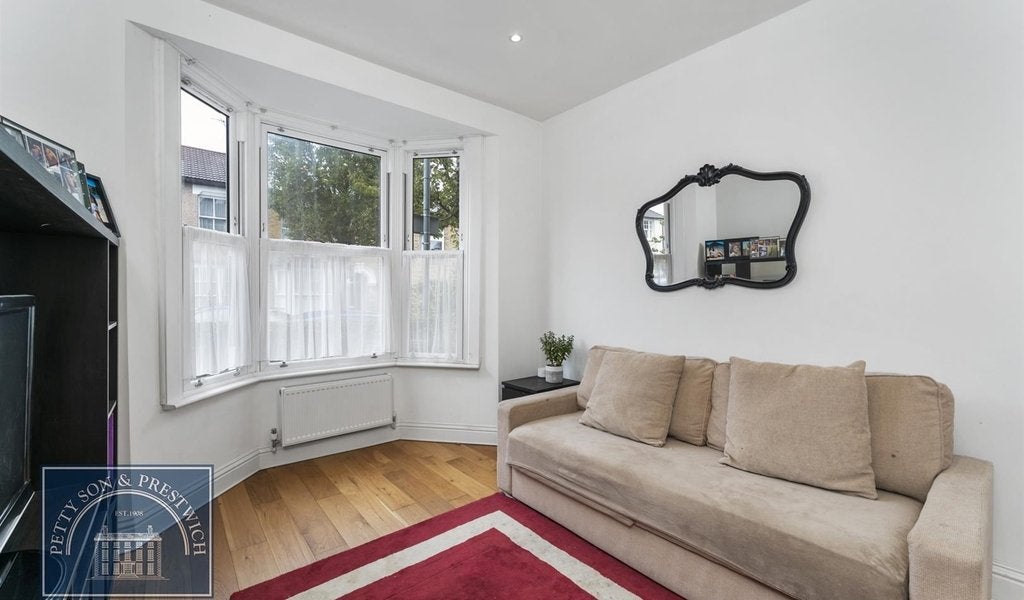 House Sydney Road in Greater London
