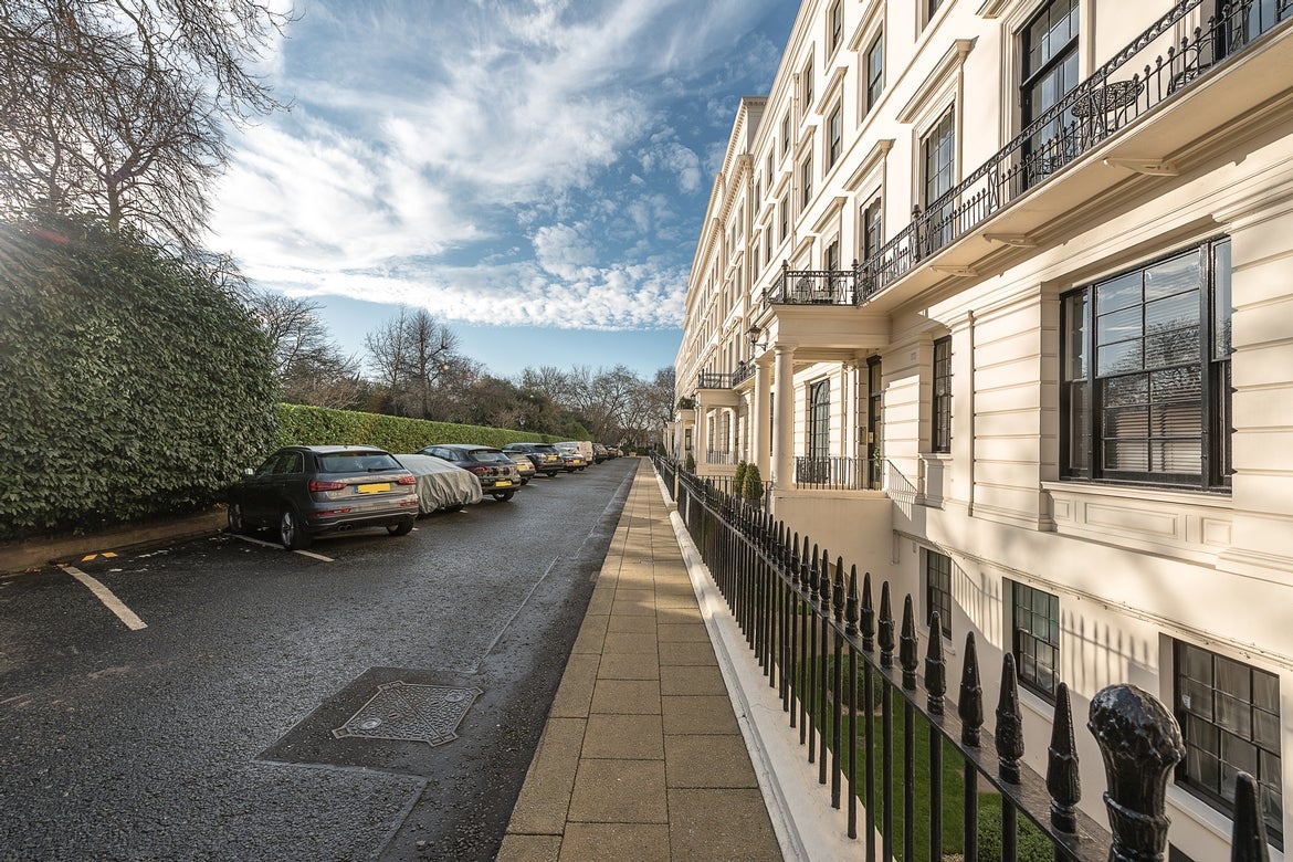 Flat Hyde Park Gardens in London
