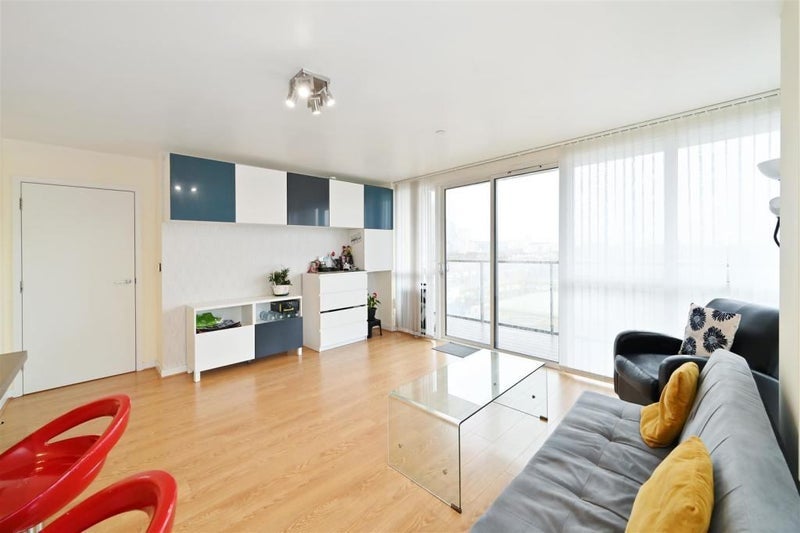 Room Hay Currie Street in Greater London