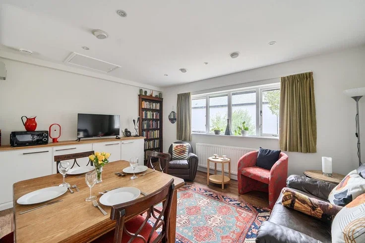House Martineau Close in Elmbridge