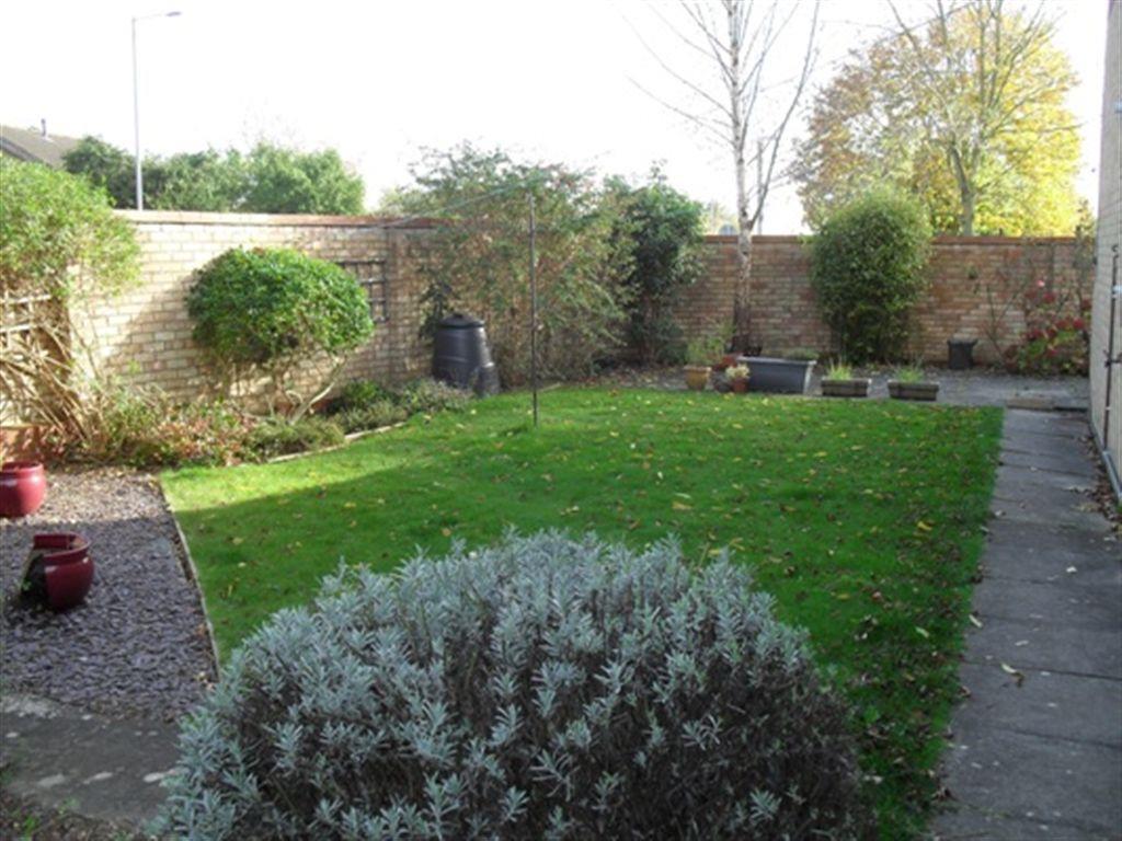 House Tavistock Close in Woburn Sands