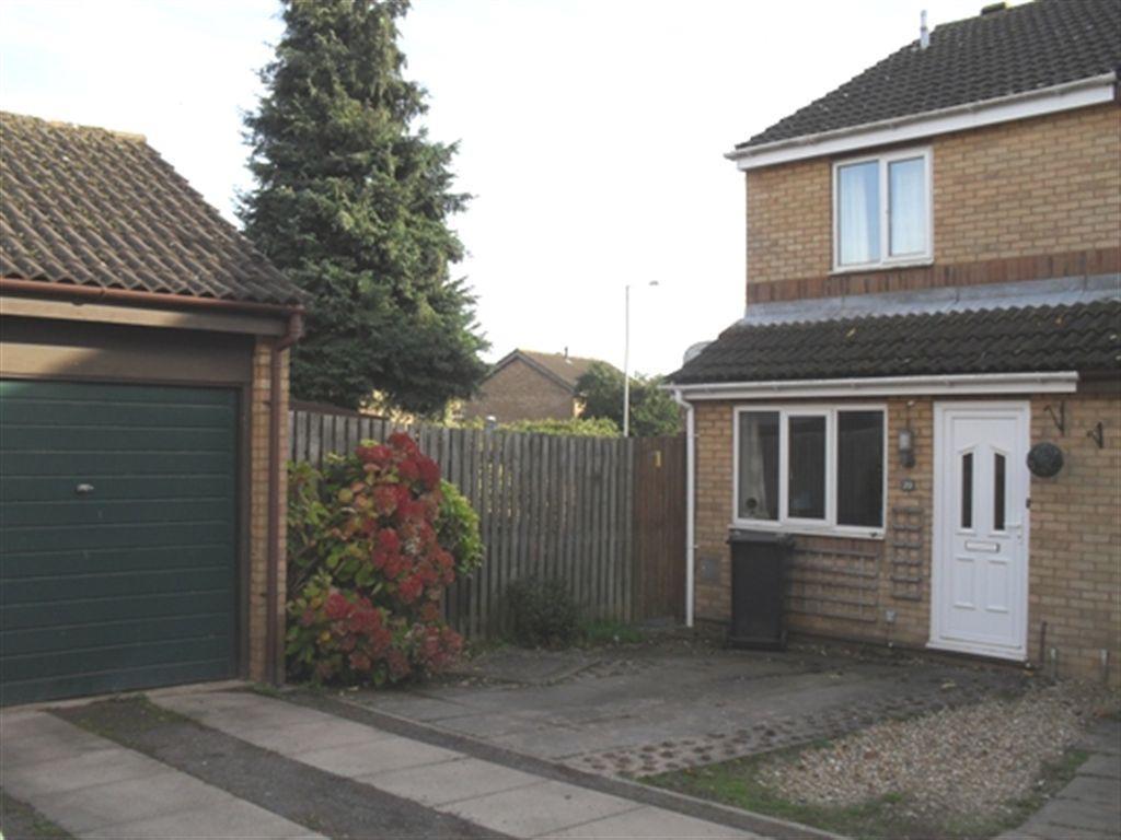 House Tavistock Close in Woburn Sands
