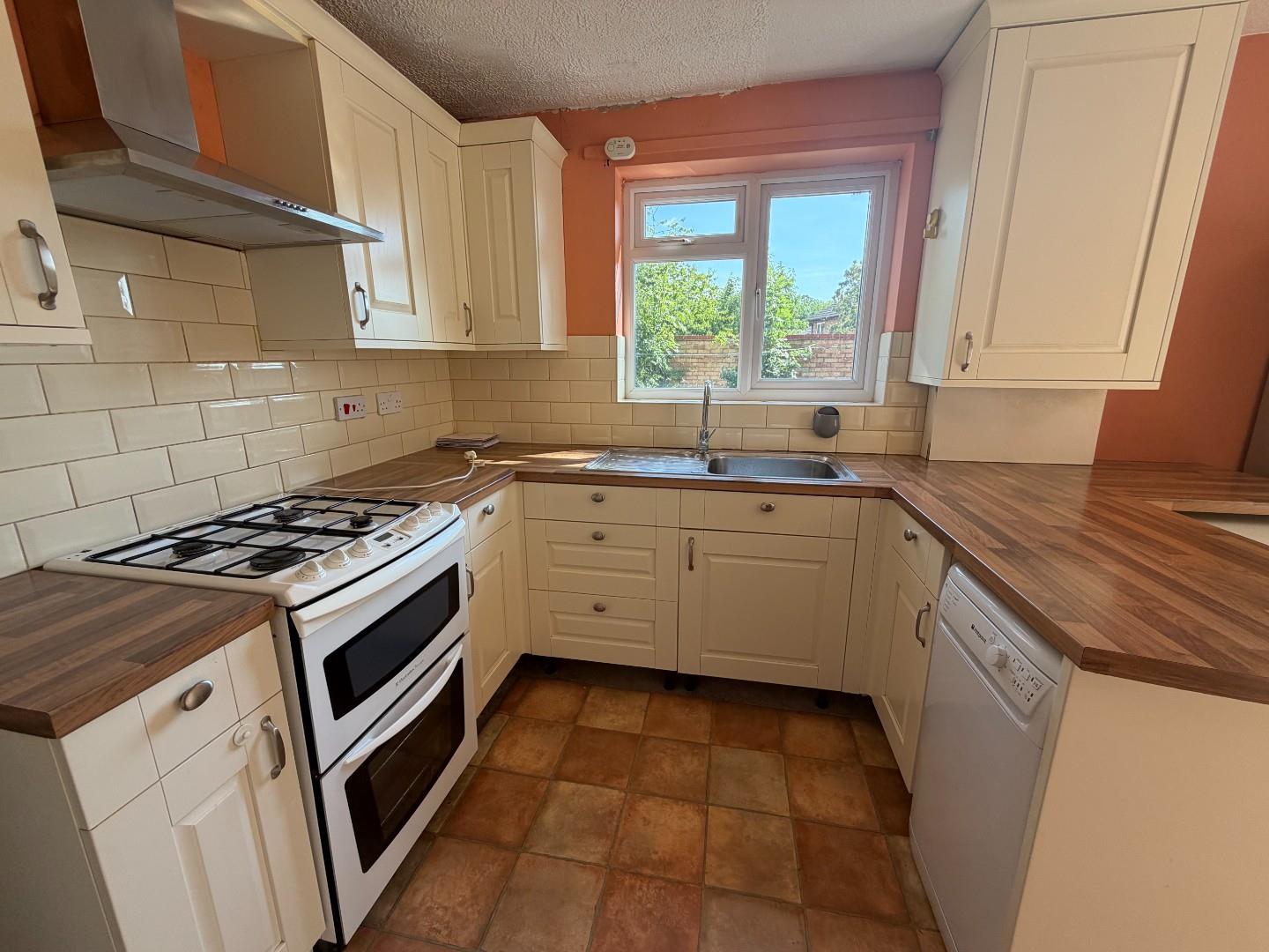 House Tavistock Close in Woburn Sands